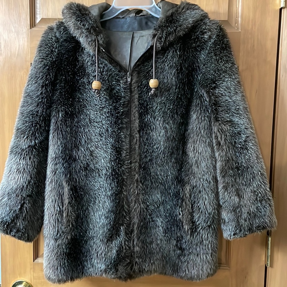 HBH Hillmoor New York Faux Fur Coat with wooden Knob Beads to Tighten the Hood